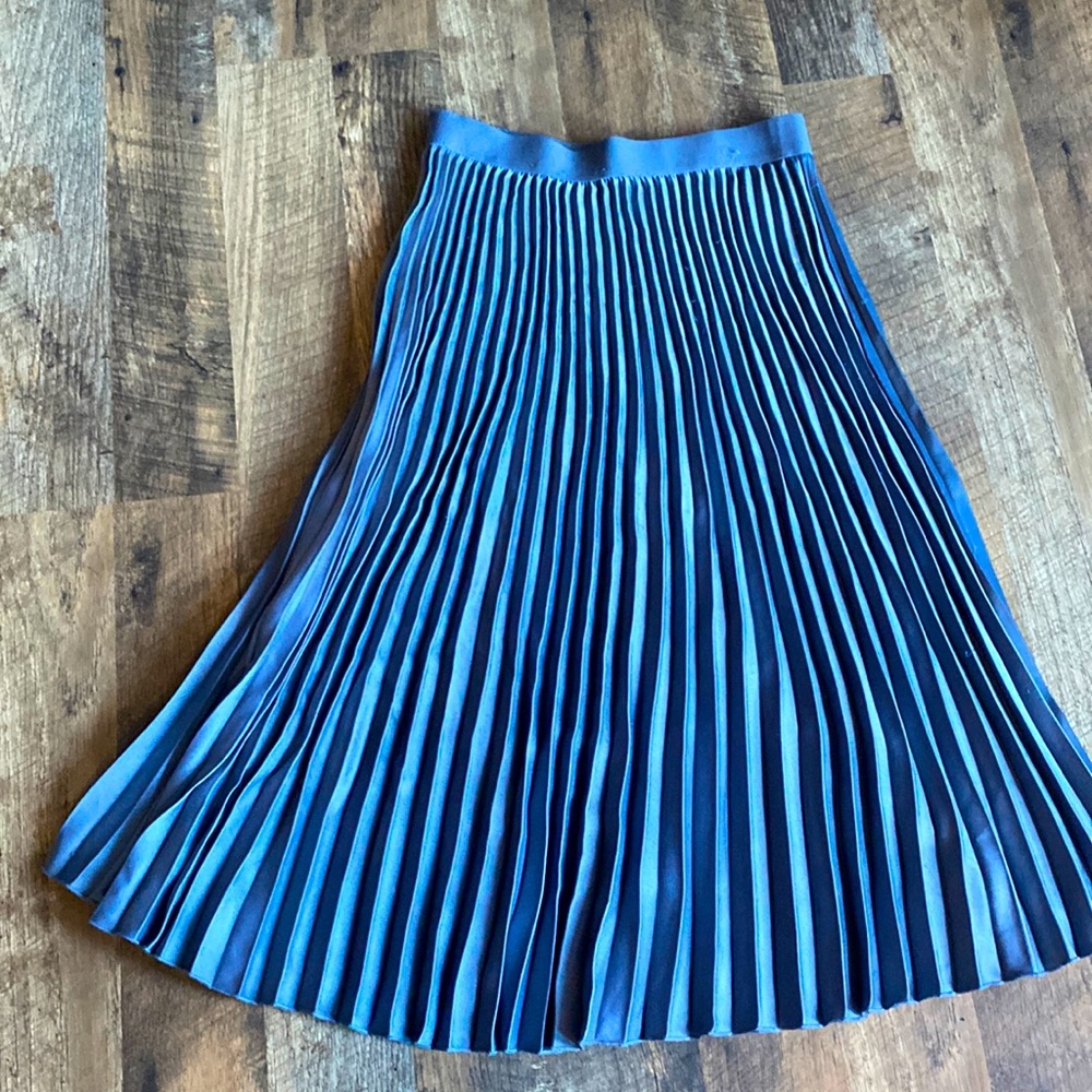 Pleated midi skirt
